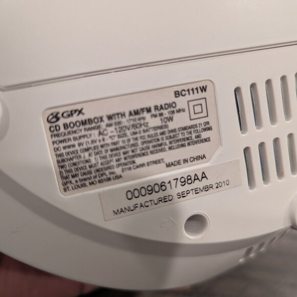 GPX BC111W Boombox CD Player AM/FM Radio AC/DC Dual Power Audio In Mp3 iPhones - Picture 9 of 9